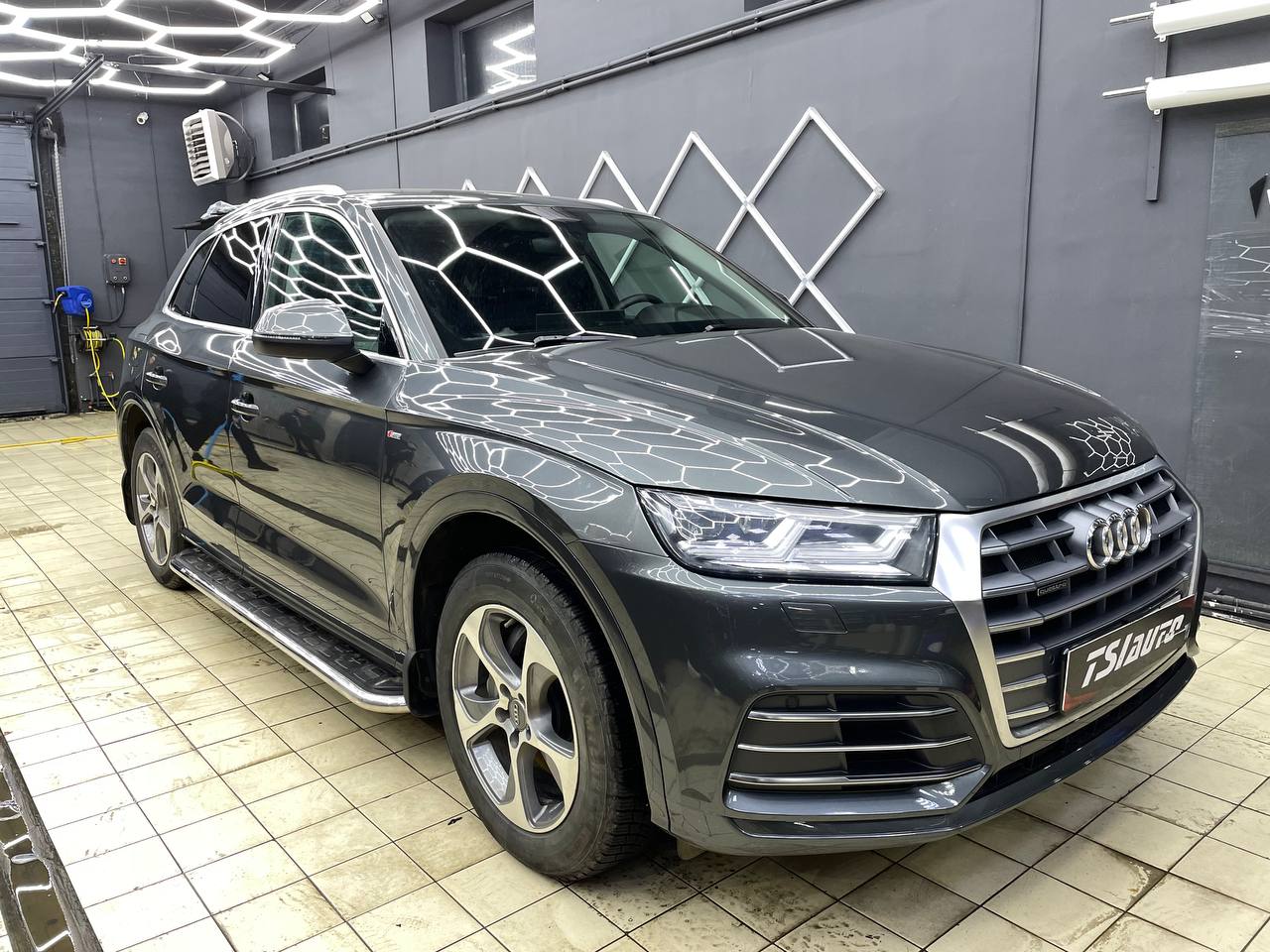 Атмосферная подсветка салона Audi Q5