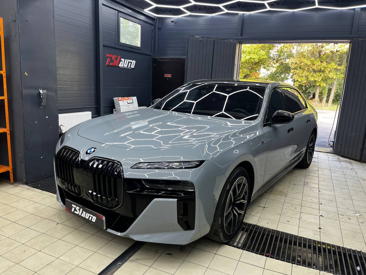 Шумоизоляция арок BMW 7 G70 в Воронеже