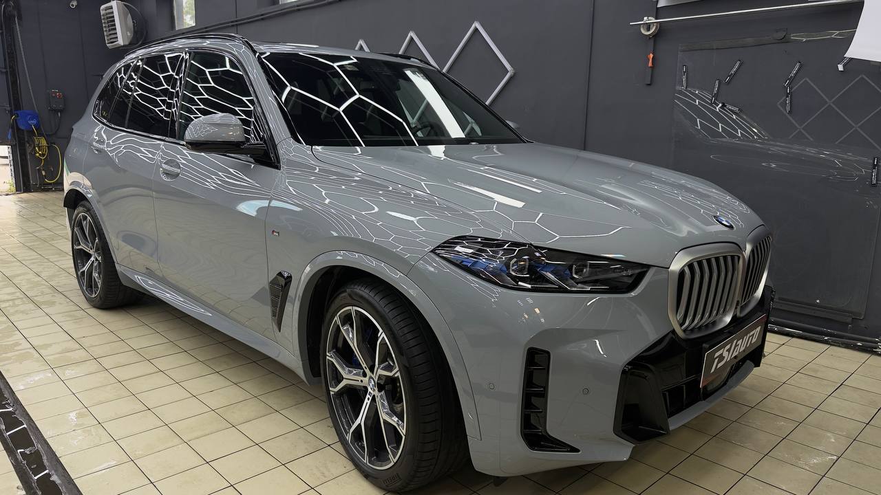 Полная оклейка пленкой BMW X5 G05 в Воронеже