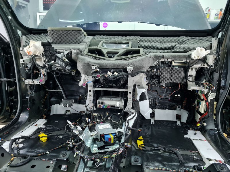 Пол шумоизоляция BMW X5 2 слой шумопоглотитель торпедо фото