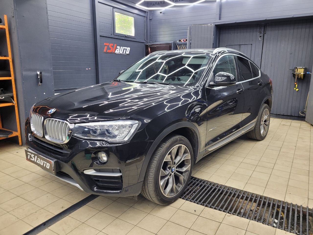 BMW X6 установка подсветки салона в Воронеже