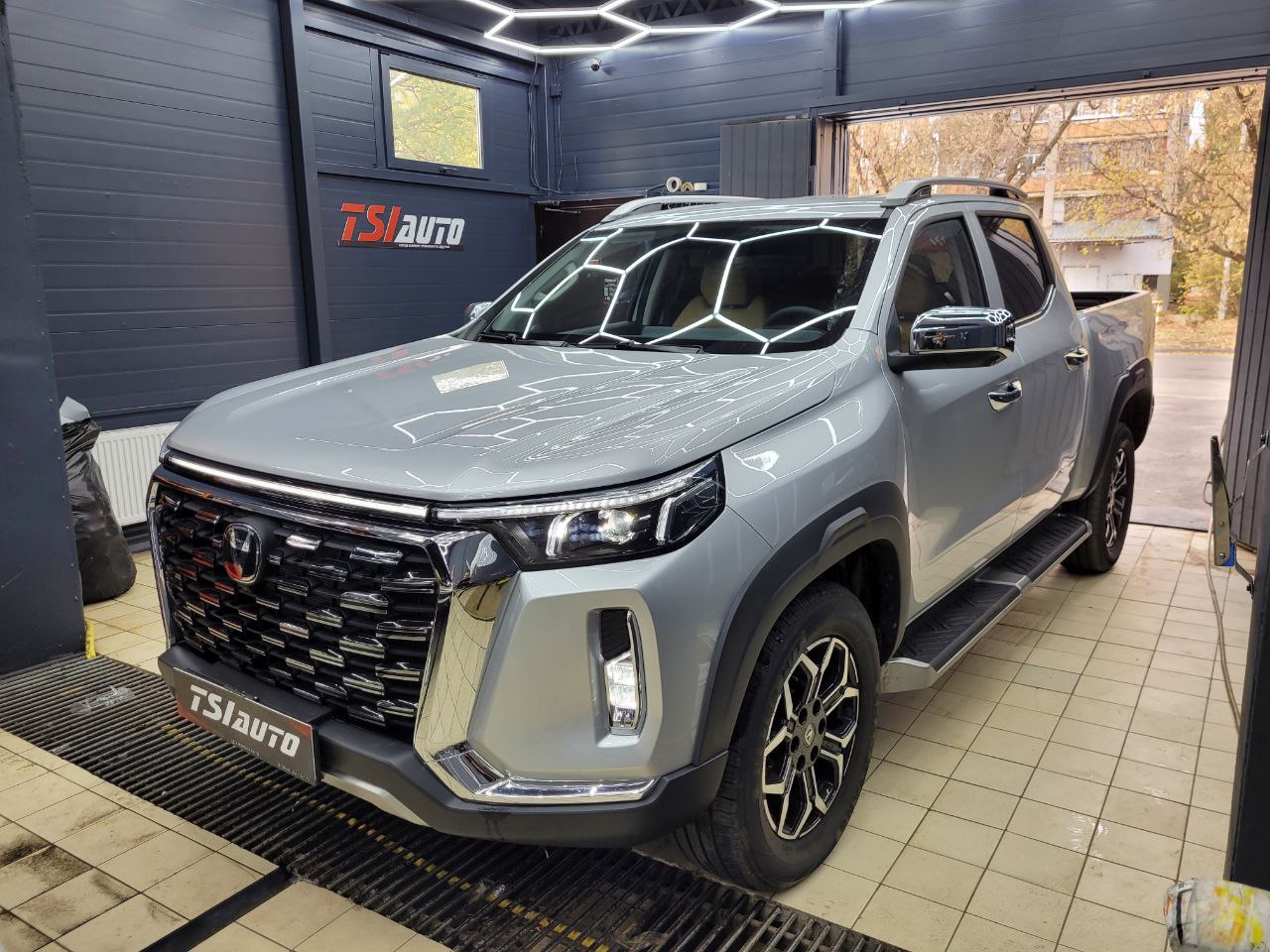 Оклейка пленкой фар Changan Hunter Plus в Воронеже