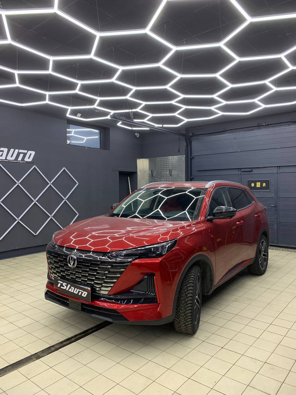 Установка сабвуфера Changan Uni-S в Воронеже
