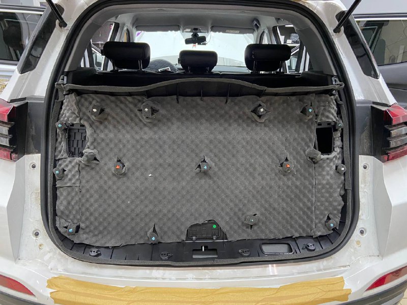 Обшивка крышки багажника шумоизоляция Chery Tiggo фото