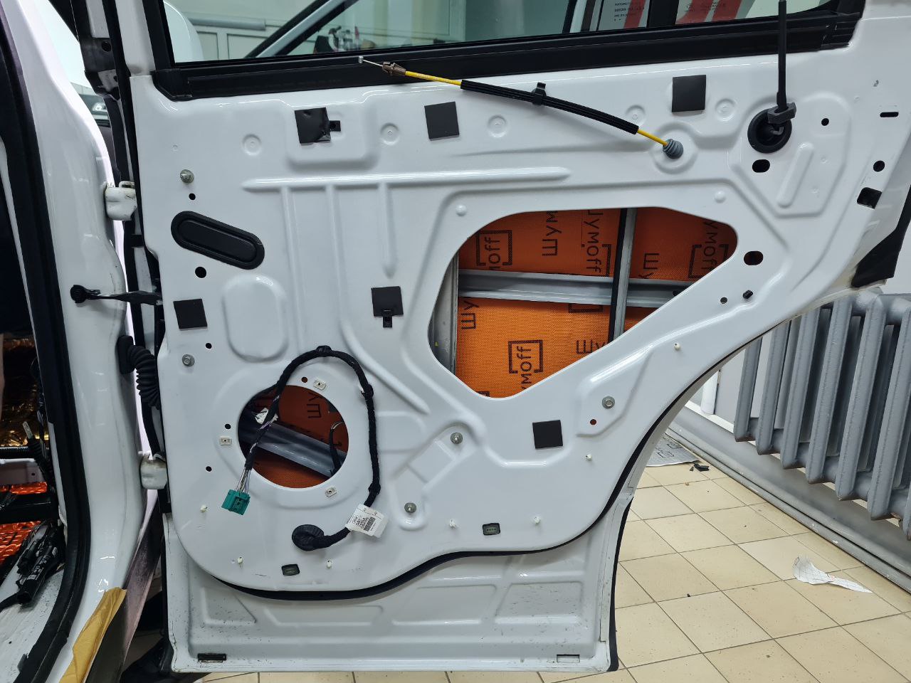 Шумоизоляция Ford Explorer двери 2 слой шумо тепло 2