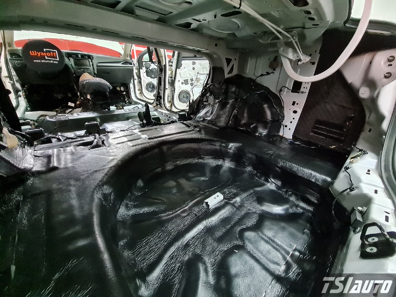 шумопоглотитель в багажнике Ford Mondeo 5