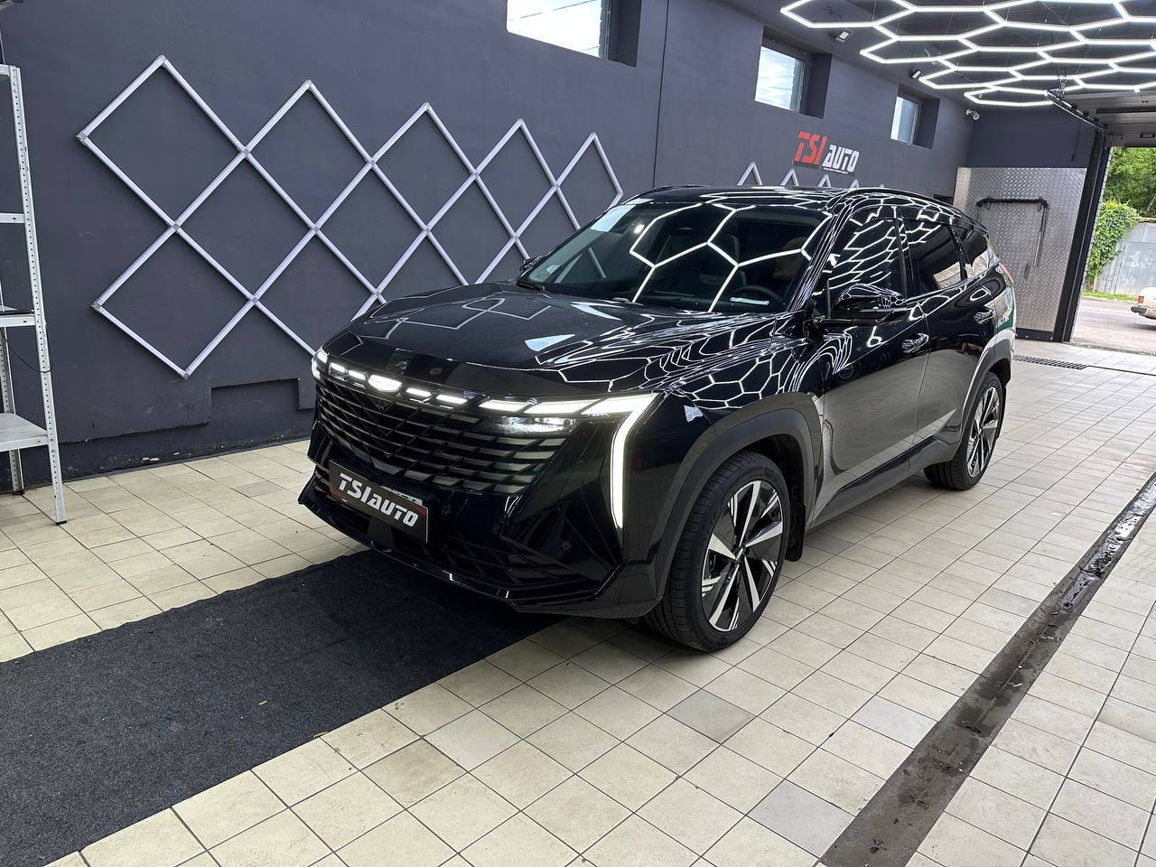 Шумоизоляция Geely Atlas в Воронеже