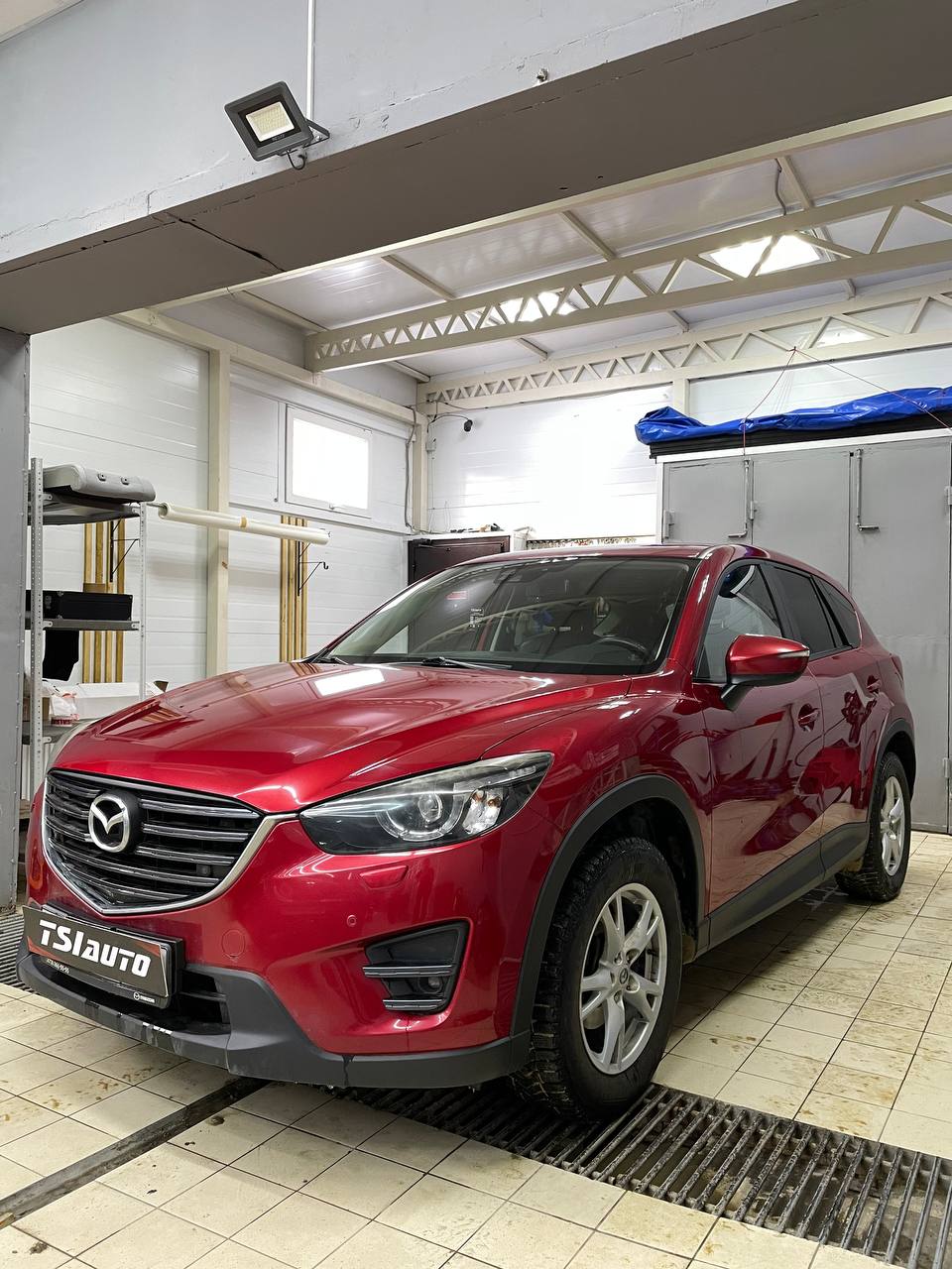 Mazda CX5 восстановительная полировка фар и защита пленкой