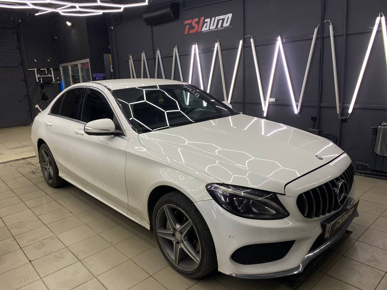Mercedes Benz C-class установка подсветки салона в Воронеже