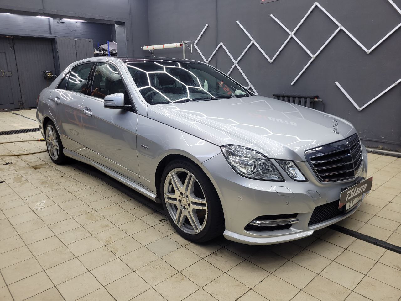 Перетяжка водительского сидения Mercedes E-class в экокожу за 1 день с фото и ценами в Воронеже