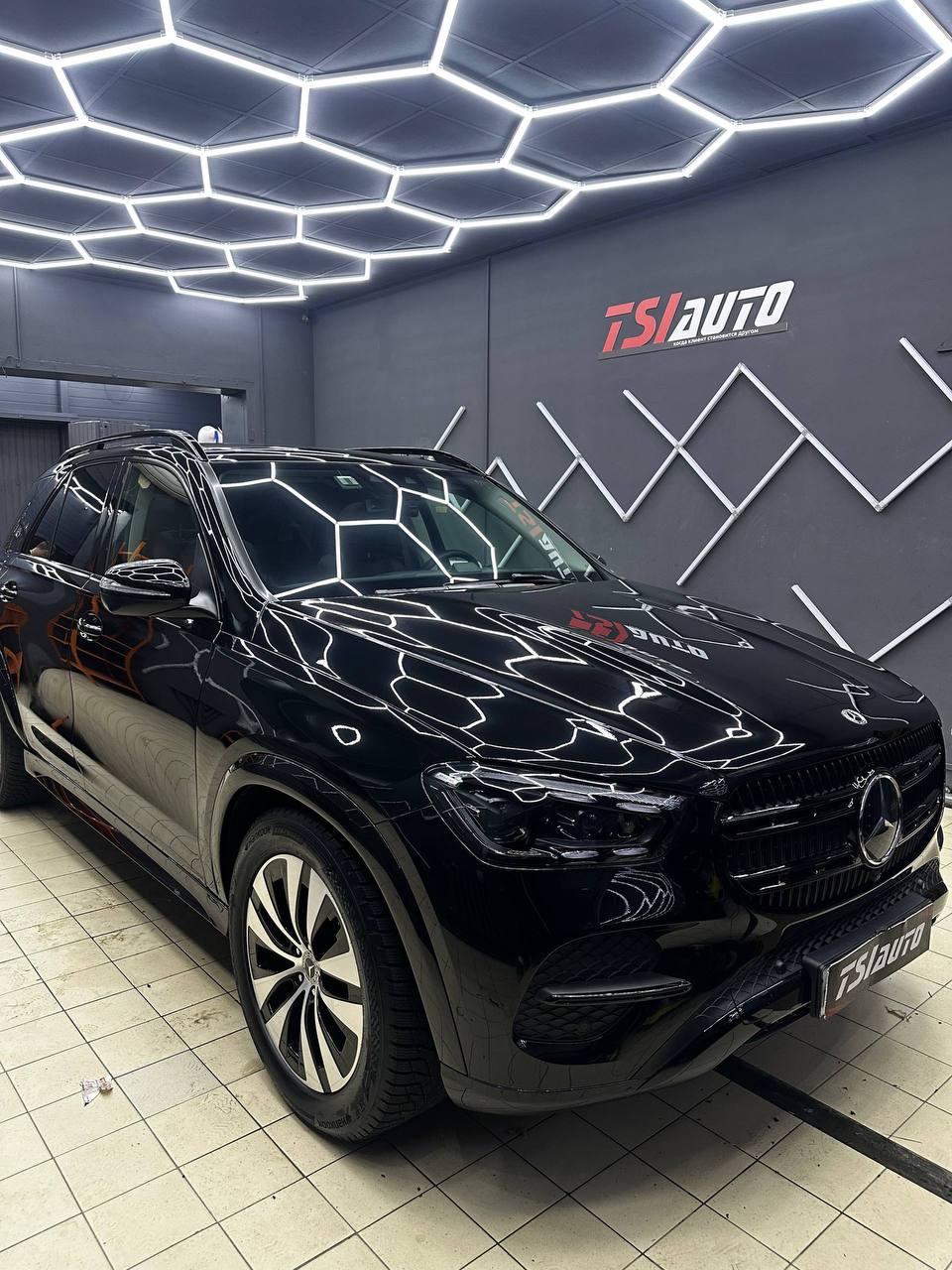 Оклейка пленкой панорамного люка Mercedes GLE в Воронеже