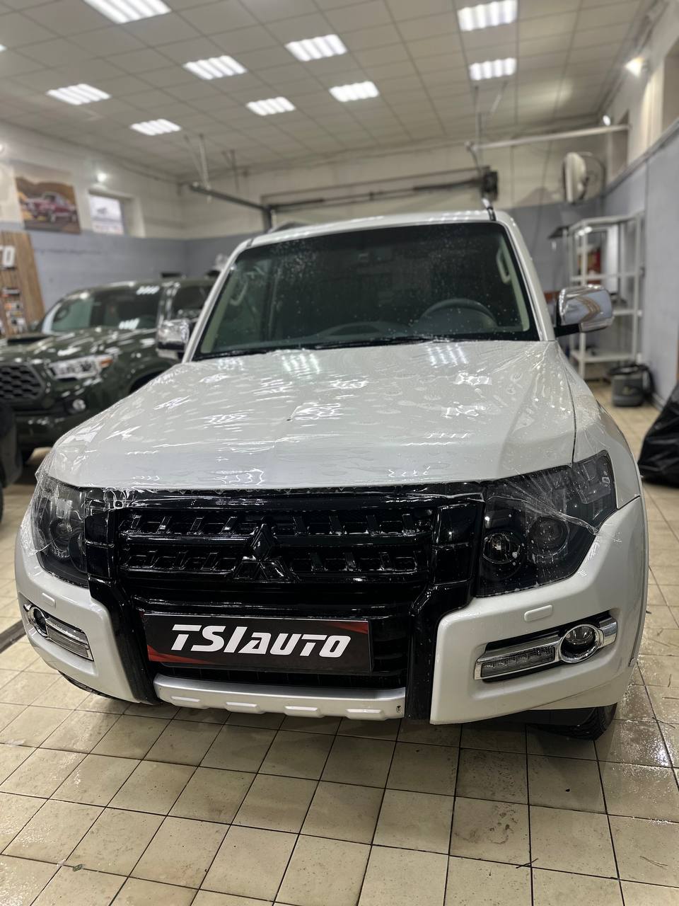 Mitsubishi Pajero 4 оклейка бронепленкой в Воронеже