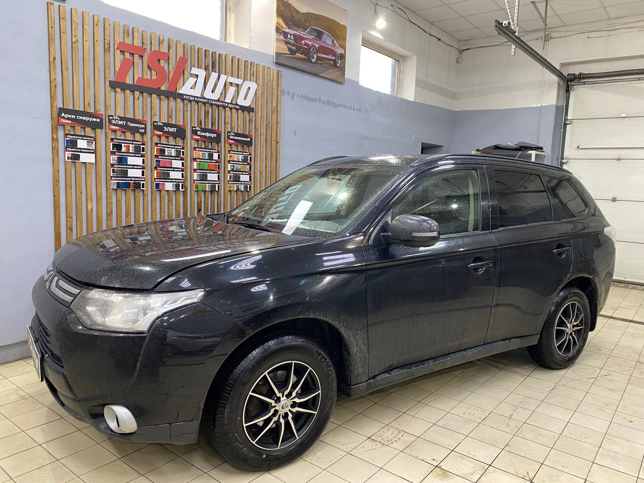 Установка чехлов Mitsubishi Outlander в Воронеже