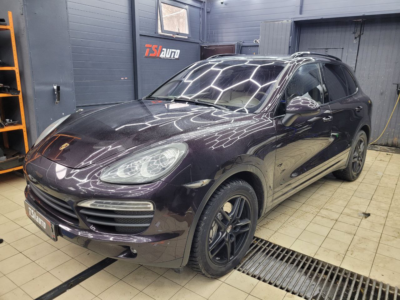Тонировка фонарей Porsche Cayenne в Воронеже