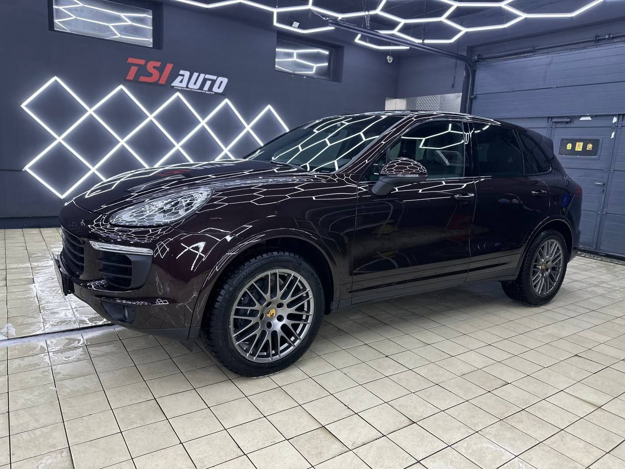 Оклейка защитной пленкой кузова Porsche Cayenne фото и цены