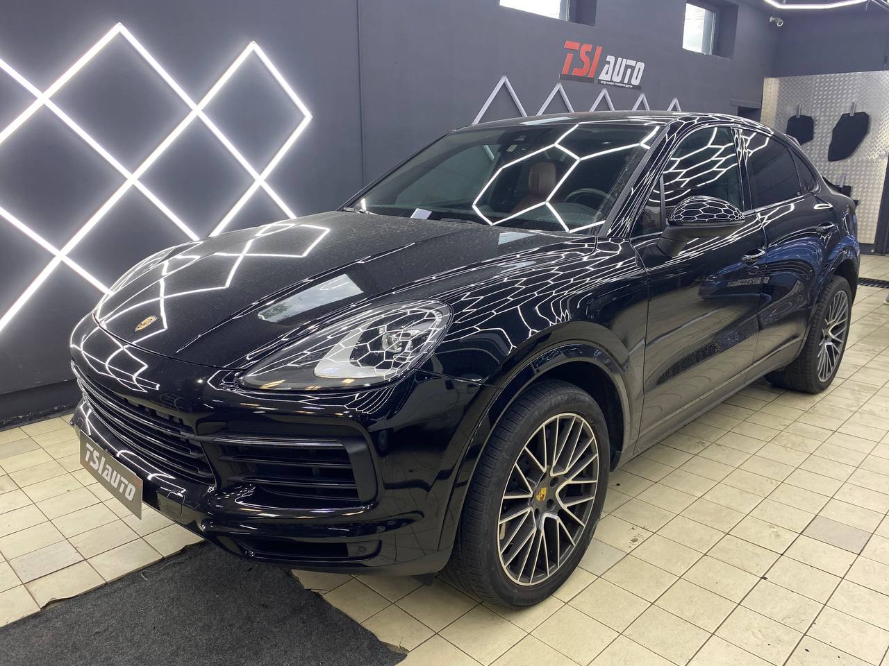 Porsche Cayenne перетяжка панели торпедо фото и цены