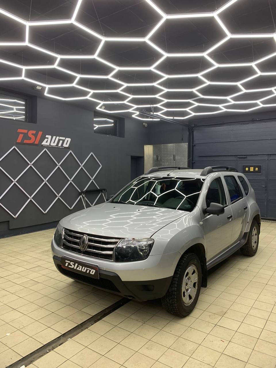 Renault Duster установка ГУ с круговым обзором в Воронеже