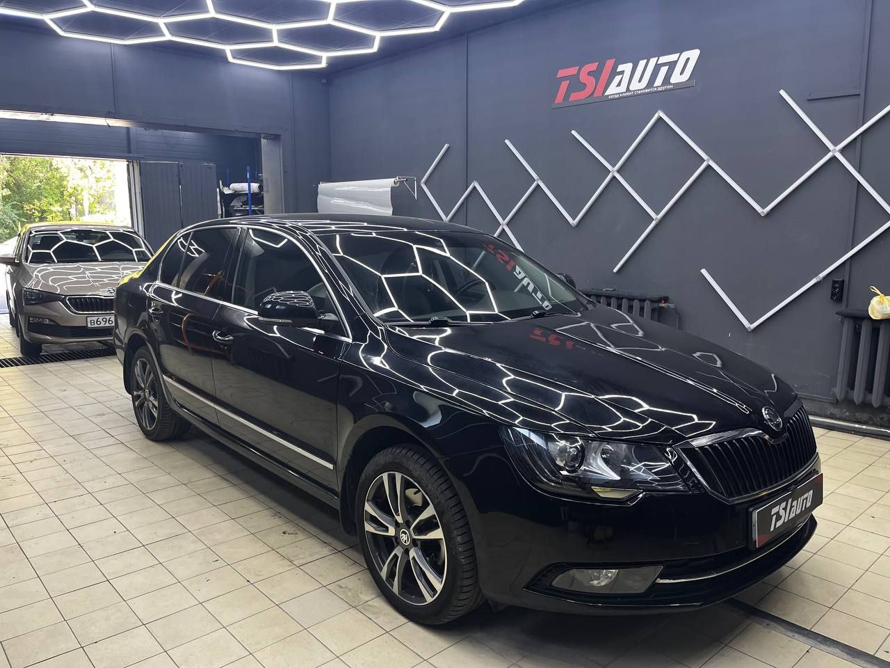 Шумоизоляция Skoda Superb в пакете Комфорт в Воронеже