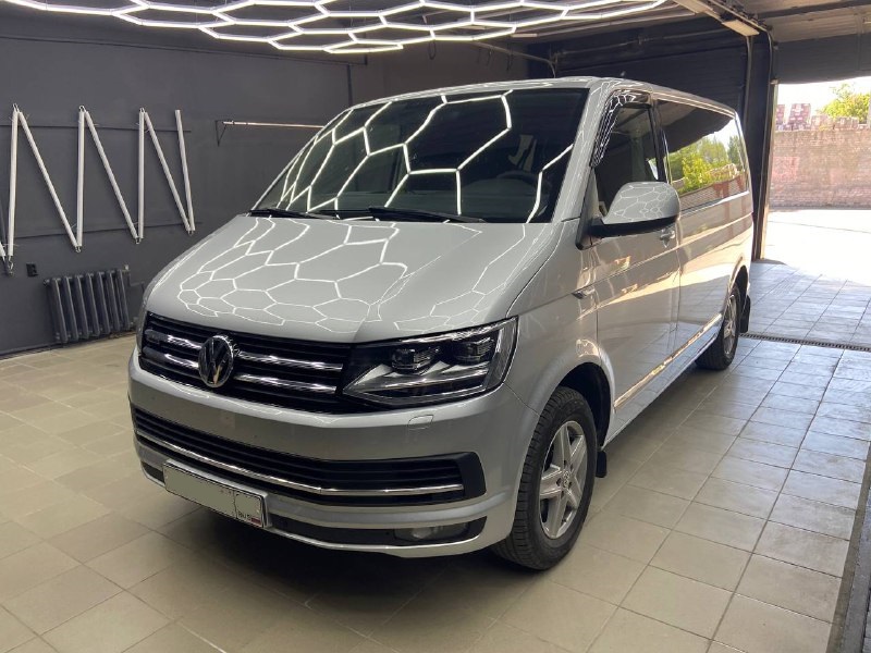Volkswagen Caravelle установка усилителя и динамиков в Воронеже