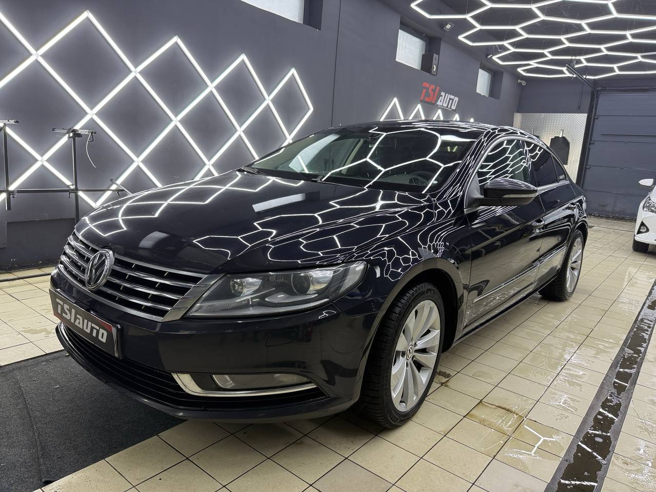 Volkswagen Passat CC тонировка задних фонарей пленкой в Воронеже - фото и цены