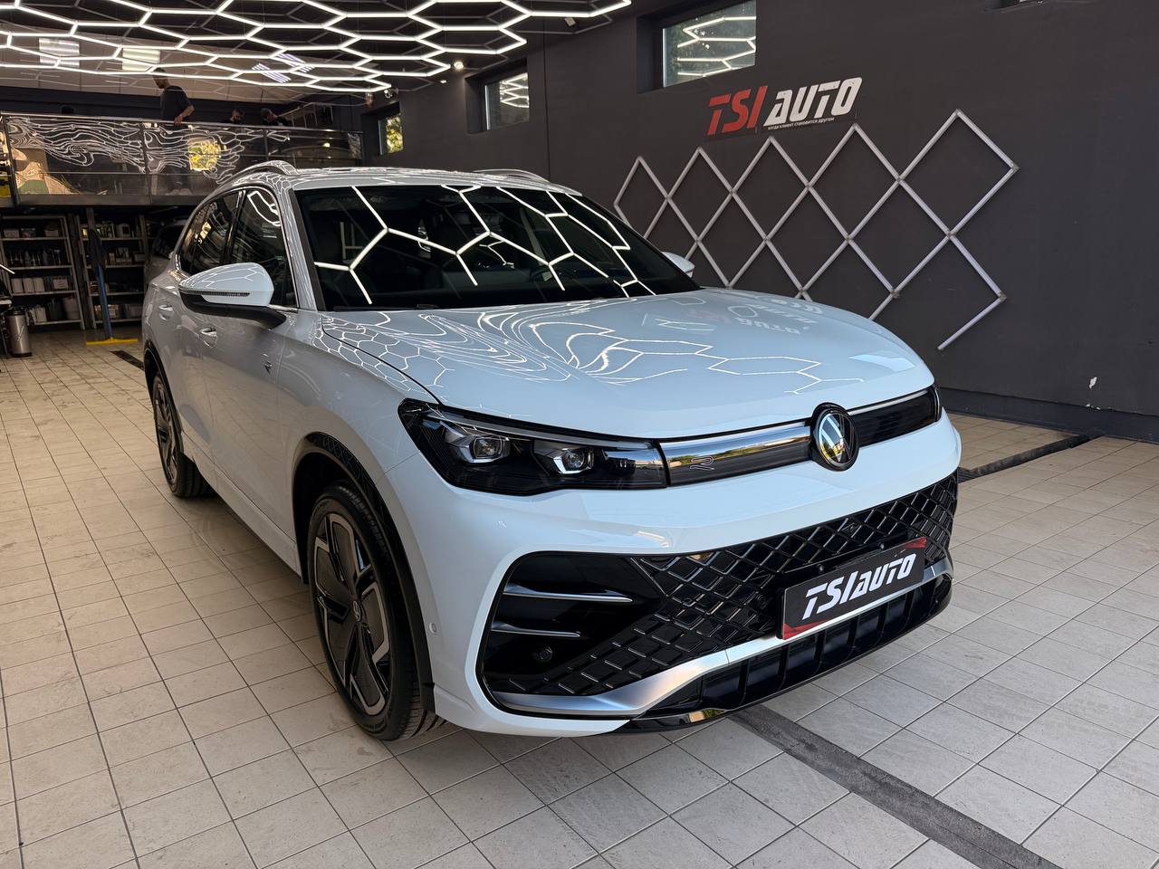 Оклейка пленкой Volkswagen Tiguan L Pro в Воронеже