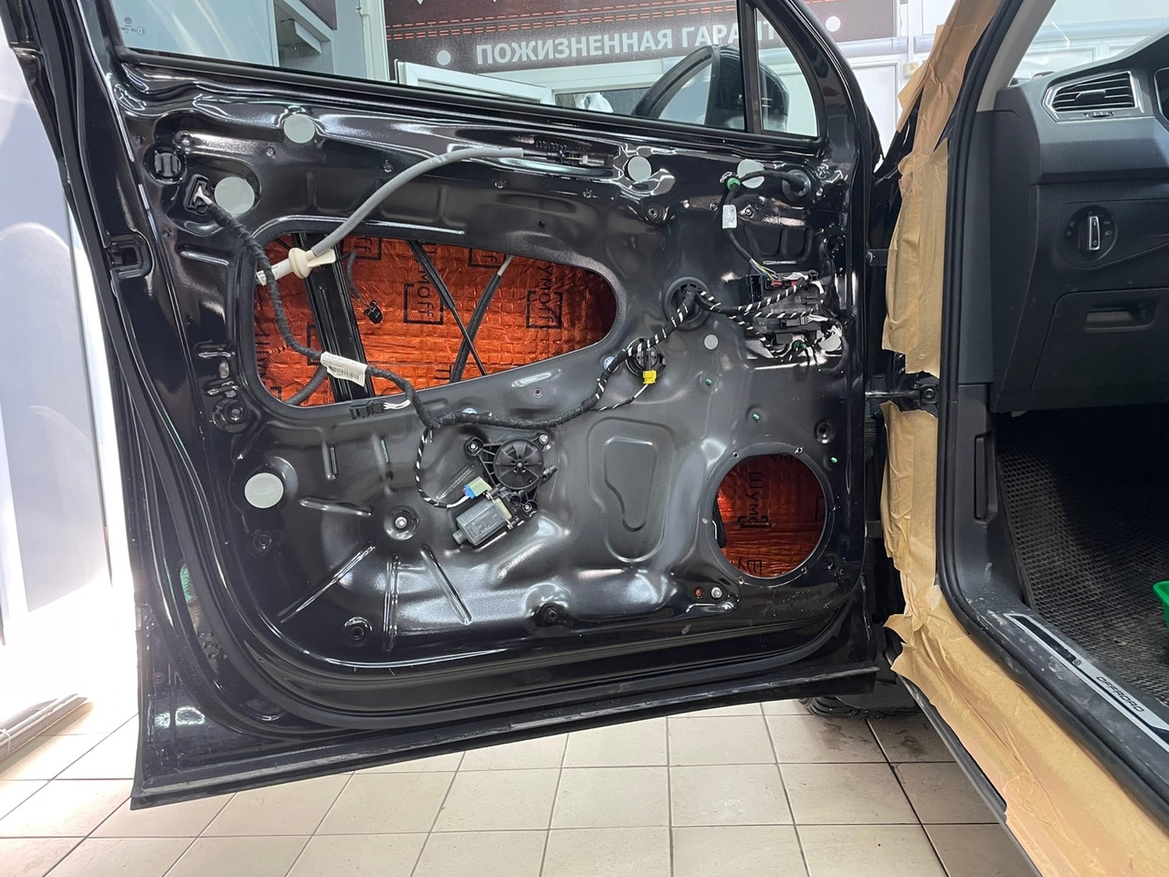 шумоизоляция двери 1 слой шумо теплоизоляция Volkswagen Tiguan 2