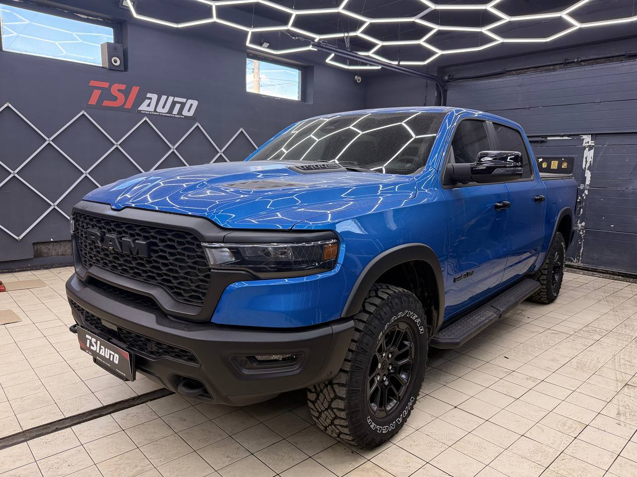 Оклейка бронепленкой Dodge Ram Rebel в Воронеже