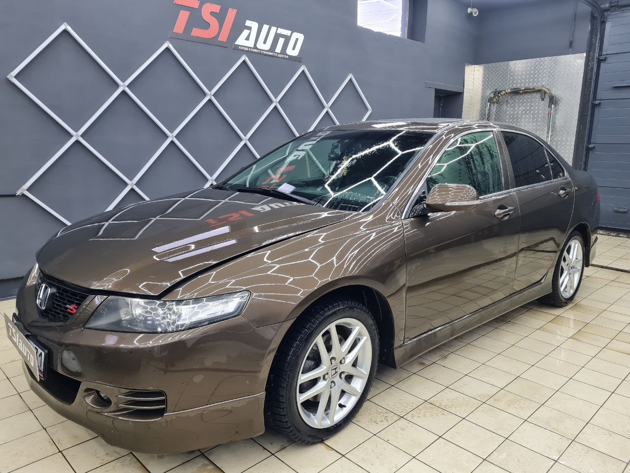 Honda Accord полировка и оклейка фар в Воронеже