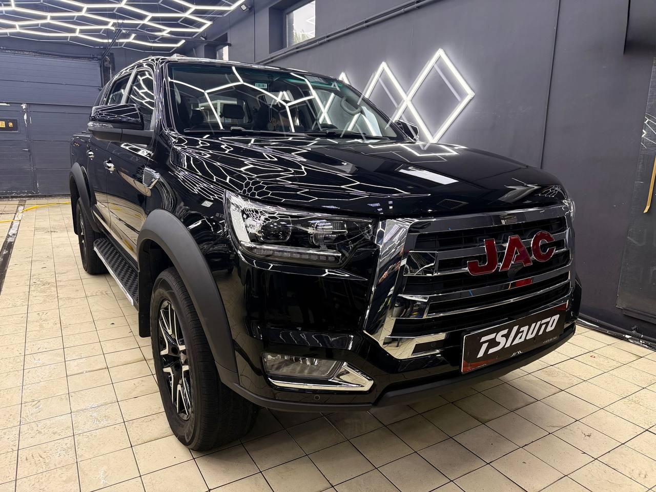 Оклейка бронепленкой Jac T8 Pro в Воронеже