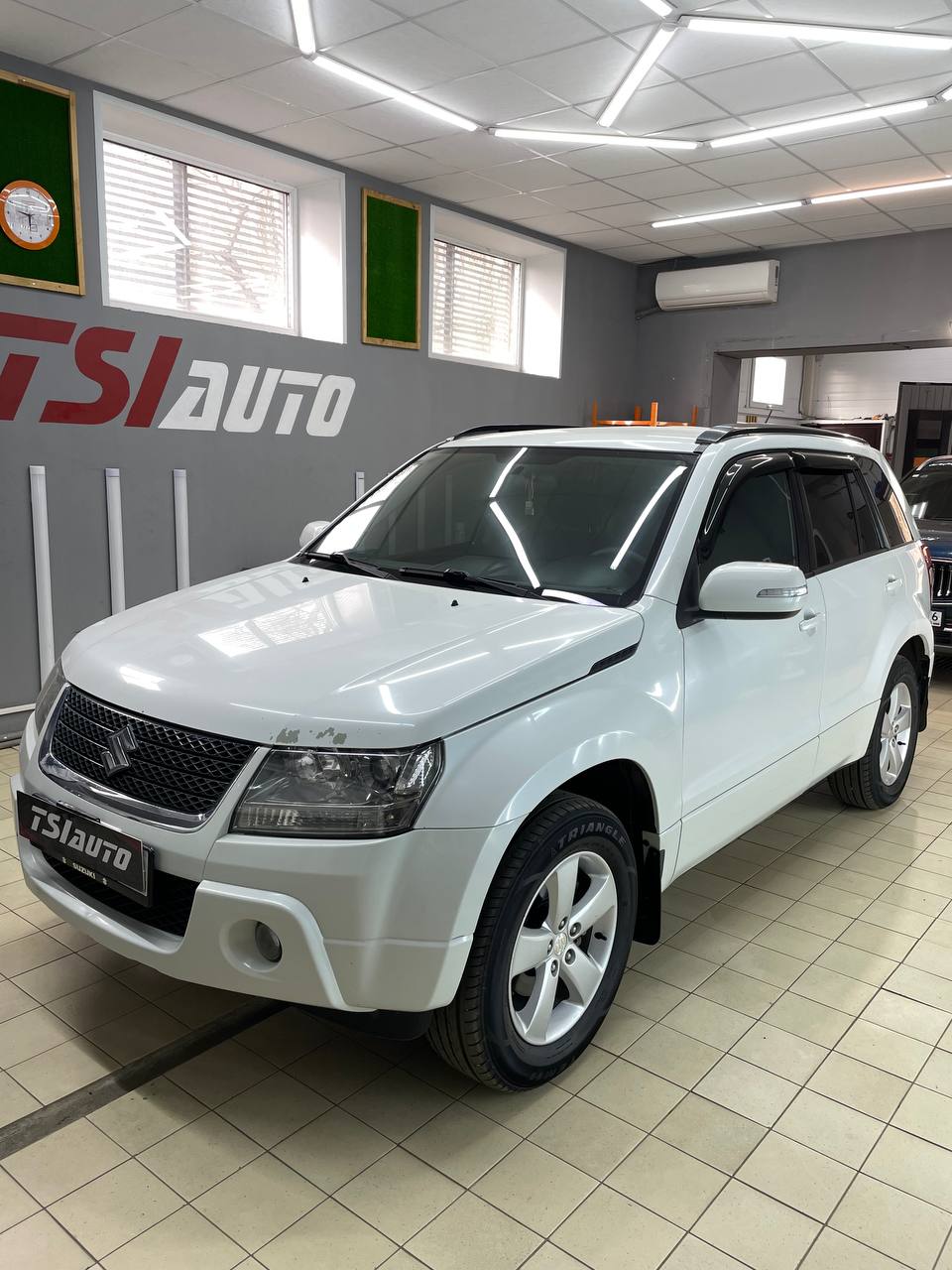 Suzuki Grand Vitara установка сабвуфера, моноблока и усилителя фото и цены