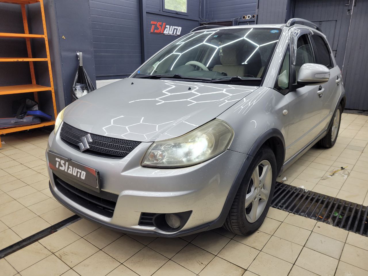 Замена головного устройства с камерой заднего вида Suzuki SX4 фото и цены
