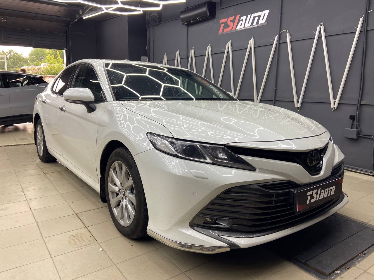 Toyota Camry v70 шумоизоляция торпедо в Воронеже