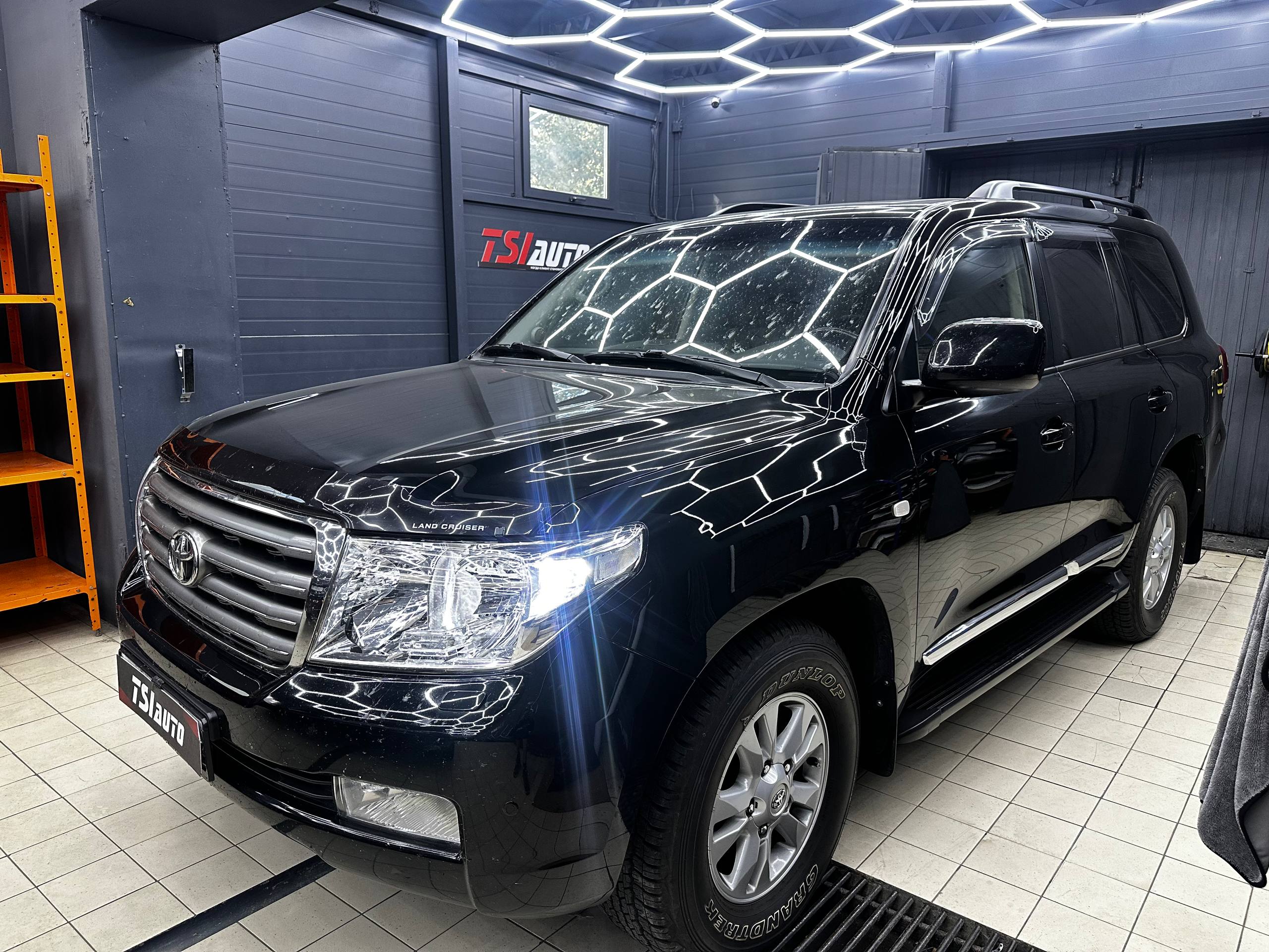 Toyota Land Cruiser 200 установка подсветки салона в Воронеже