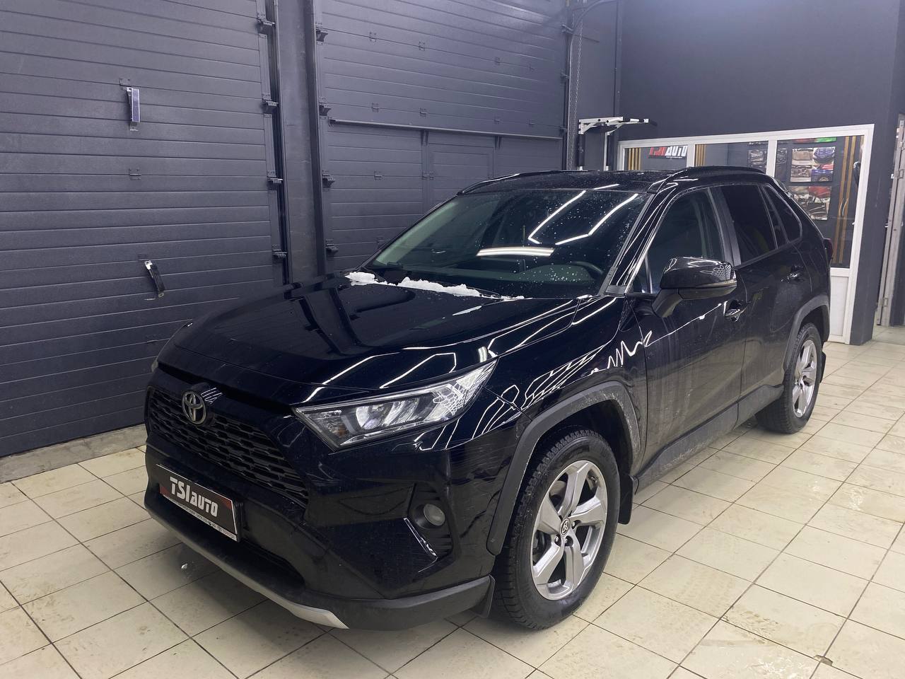 Контурная подсветка салона Toyota RAV 4 с управлением фото и цена установки