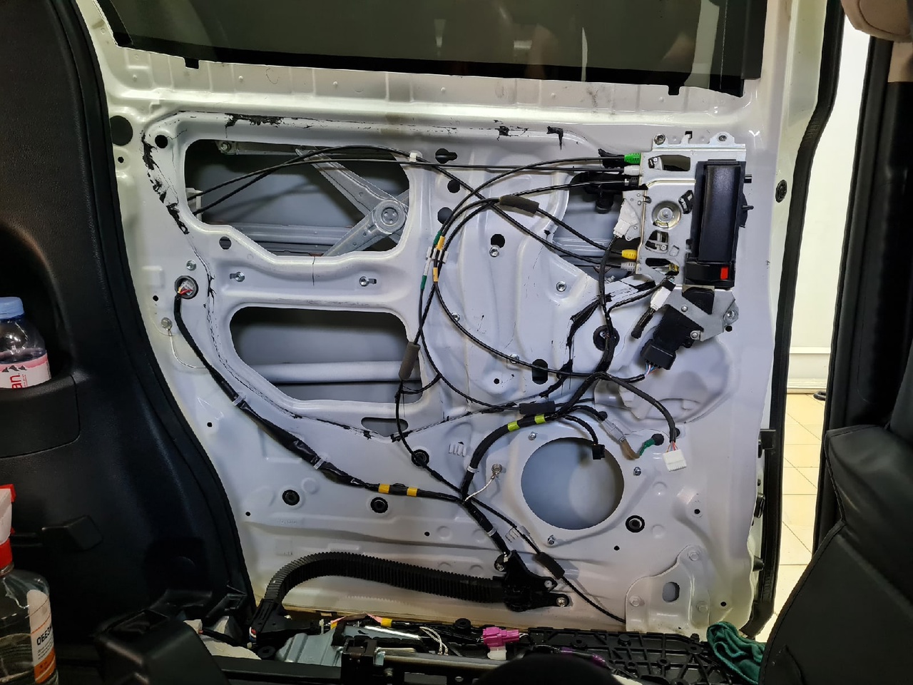 Двери заводская шумоизоляция Toyota Voxy