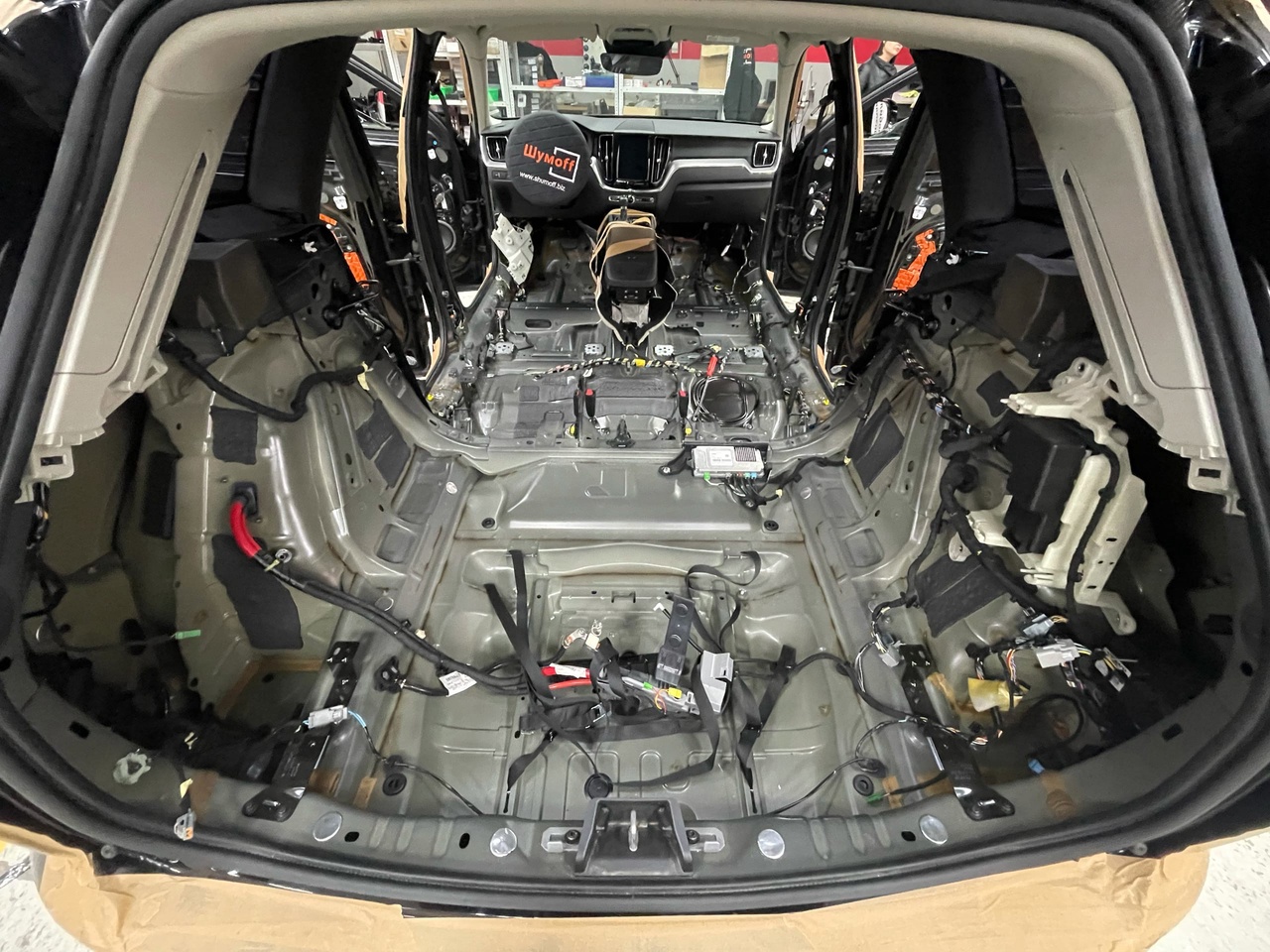 Шумоизоляция Volvo XC60 Багажник завод 3