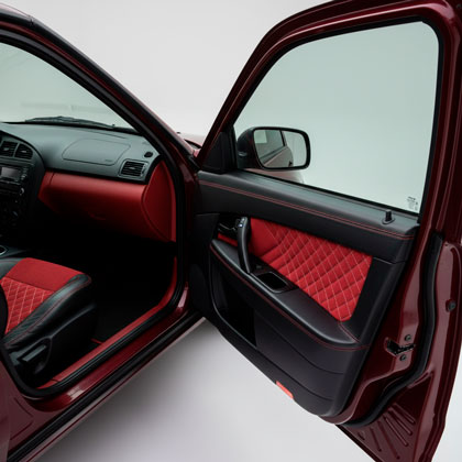 Перетяжка дверных карт авто