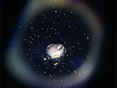 Каждый скол камнем будет стоить круглую сумму при покраске. Цена перекрашивания автомобиля начинается от 60 000 рублей. Image